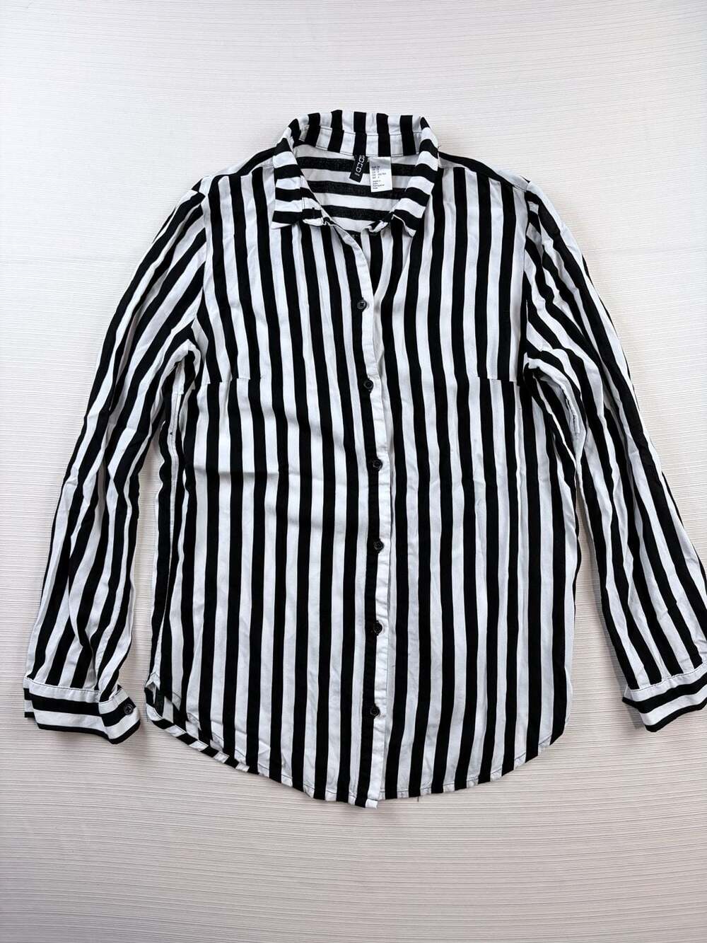 H&M Divided Black and White Striped Long Sleeve Button-Down Shirt